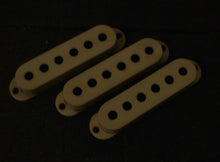 Load image into Gallery viewer, Aged Pickup Covers Set For Stratocaster - Vintage Cream Ivory P04
