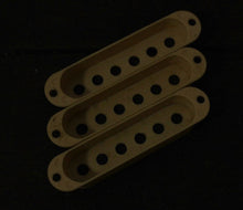 Load image into Gallery viewer, Aged Pickup Covers Set For Stratocaster - Vintage Cream Ivory P04
