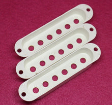 Load image into Gallery viewer, Aged Bakelite Style Pickup Covers Set For Stratocaster White
