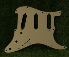 Load image into Gallery viewer, Standard Pickguard For 62 Strat For USA Mex Fender  - Vintage Cream
