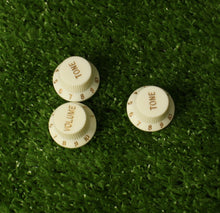 Load image into Gallery viewer, Aged White Inch Sized 4 Spokes Knobs Set For Strat
