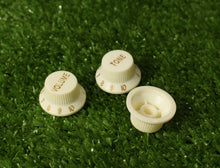 Load image into Gallery viewer, Aged White Inch Sized 4 Spokes Knobs Set For Strat
