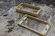 Load image into Gallery viewer, Montreux Guitars Vintage Cream Humbucker Mounting Rings Set w/Screws
