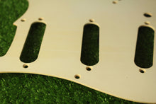 Load image into Gallery viewer, Aged 54-58  Pickguard For Fender Strat 8 Holes 1 Ply -  Aged White AG01
