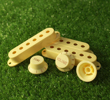 Load image into Gallery viewer, Cream Ivory 4 Spokes Knobs &amp; Pickup Covers Set For Strat
