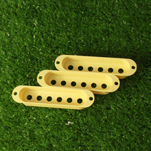 Load image into Gallery viewer, Cream Ivory 4 Spokes Knobs &amp; Pickup Covers Set For Strat
