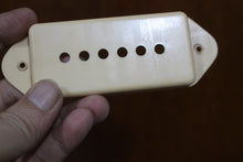 Load image into Gallery viewer, Aged P90 Dogear Pickup Cover Cream 50 mm
