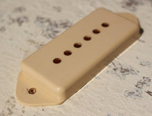 Load image into Gallery viewer, Aged P90 Dogear Pickup Cover Cream 50 mm
