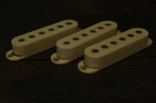 Load image into Gallery viewer, Aged Pickup Covers Set For Stratocaster - Antique White P01
