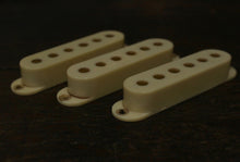 Load image into Gallery viewer, Aged Pickup Covers Set For Stratocaster - Antique White P02
