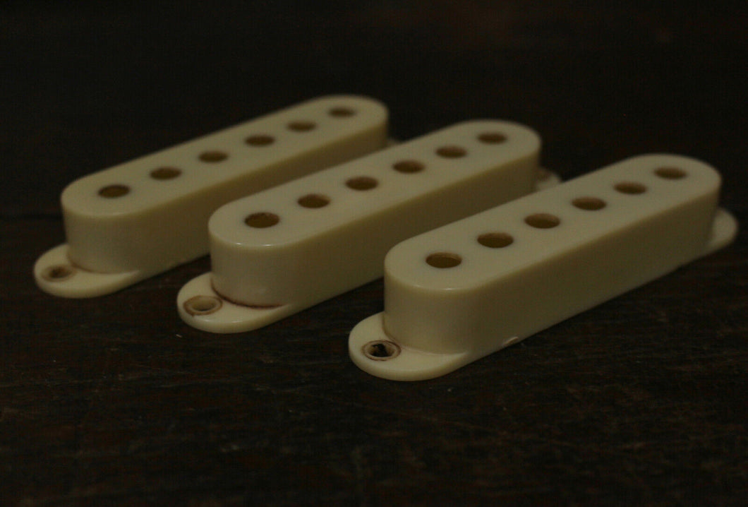 Aged Pickup Covers Set For Stratocaster - Antique White P02