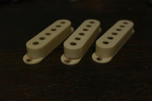 Load image into Gallery viewer, Aged Pickup Covers Set For Stratocaster - Antique White P02
