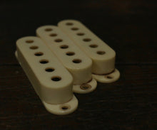 Load image into Gallery viewer, Aged Pickup Covers Set For Stratocaster - Antique White P02
