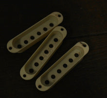 Load image into Gallery viewer, Aged Pickup Covers Set For Stratocaster - Antique White P02
