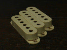 Load image into Gallery viewer, Aged Pickup Covers Set For Stratocaster - Ivory P05
