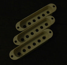 Load image into Gallery viewer, Aged Pickup Covers Set For Stratocaster - Ivory P05
