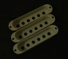 Load image into Gallery viewer, Aged Pickup Covers Set For Stratocaster - Ivory P06
