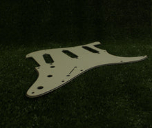 Load image into Gallery viewer, Montreux Guitars 62 Strat Pickguard For USA Mex Fender  - Mint Ivory
