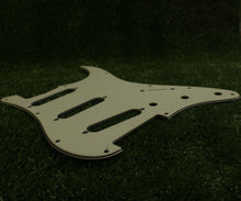 Load image into Gallery viewer, Montreux Guitars 62 Strat Pickguard For USA Mex Fender  - Mint Ivory
