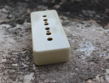 Load image into Gallery viewer, Montreux Guitars Vintage Bone White Soapbar P90 Pickup Cover 50mm
