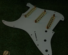 Load image into Gallery viewer, Aged 65 66 67 Parchment Pickguard For Strat with Ivory Knobs Covers  APG99
