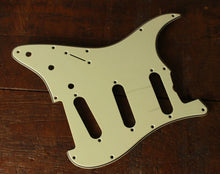 Load image into Gallery viewer, Celluloid Pickguard Real Nitrate 3 Ply For Lefty 62 Stratocaster
