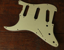 Load image into Gallery viewer, Celluloid Pickguard Real Nitrate 3 Ply For Lefty 62 Stratocaster
